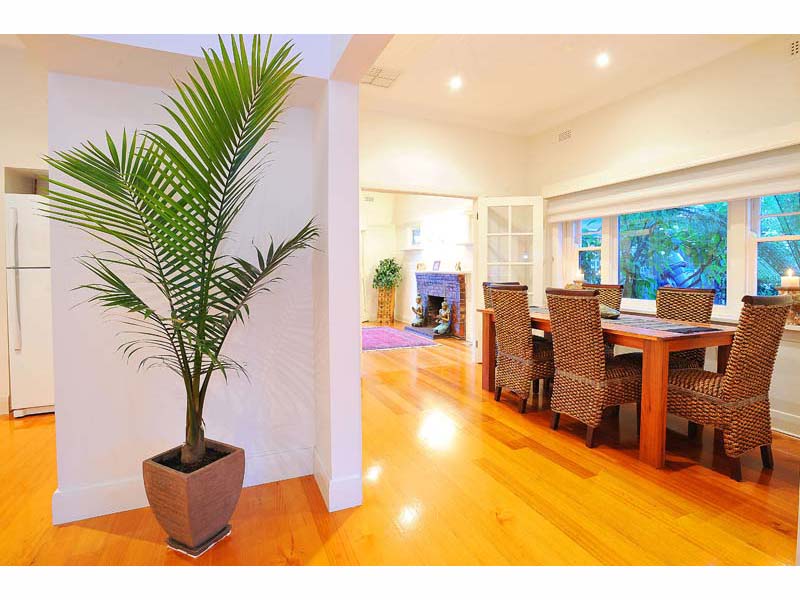 Beachside Circa 1940 Art Deco Charm, Renovated & Extended for Great Living Space Inside & Out Picture 3