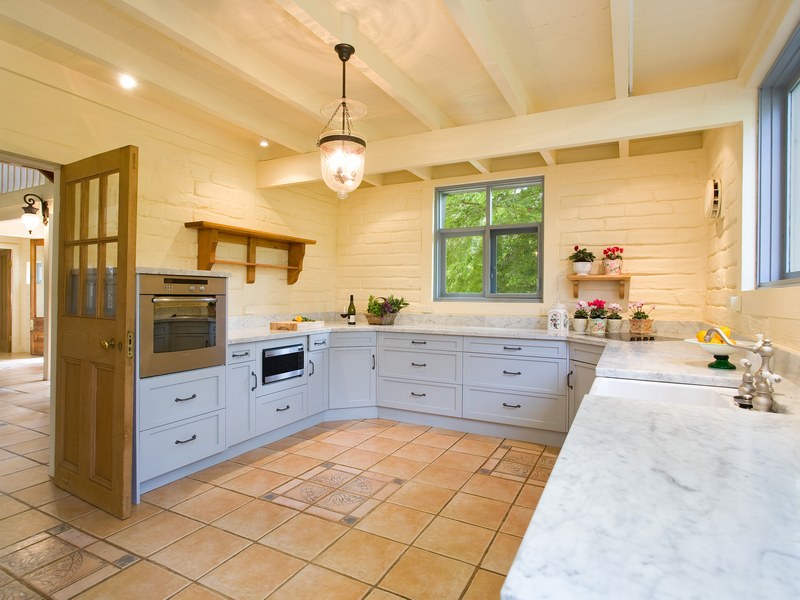 The Ultimate Mediterranean Inspirations - Your Ideal Country Estate Set on a Majestic 2.5 Acres Picture 3