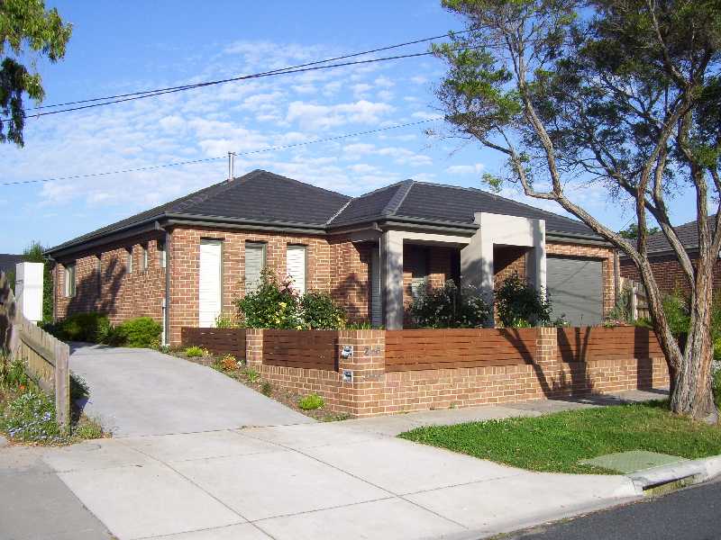 Here's a Must See 3 Year Old Townhouse with Separate Drive & a Wonderful Garden & Fabulous Street Appeal Picture 1