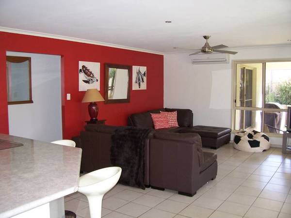 BIG, WHITE, LIGHT AND BRIGHT Picture