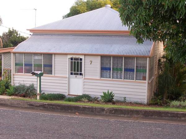 CUTE COTTAGE Picture 1