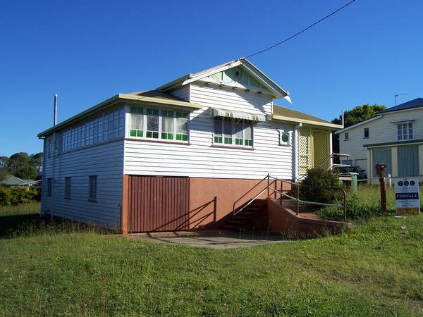 OLDER STYLE, NEAT & TIDY HOME. Picture OLDER STYLE, NEAT & TIDY HOME. Picture