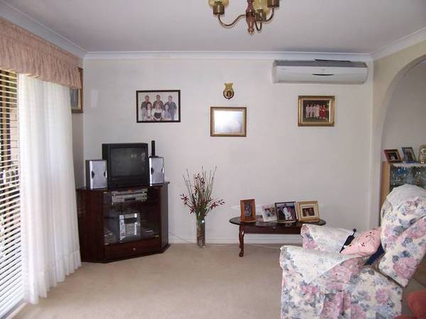 TRADITIONAL STYLE Picture