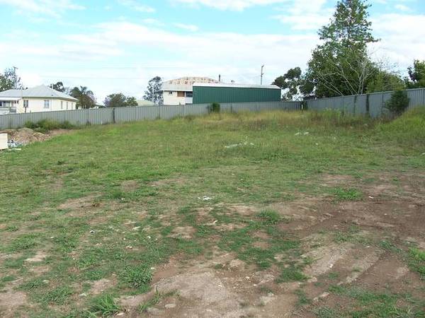 LARGE TOWN QUALITY BLOCK Picture 1