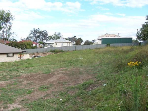 LARGE TOWN QUALITY BLOCK Picture 3