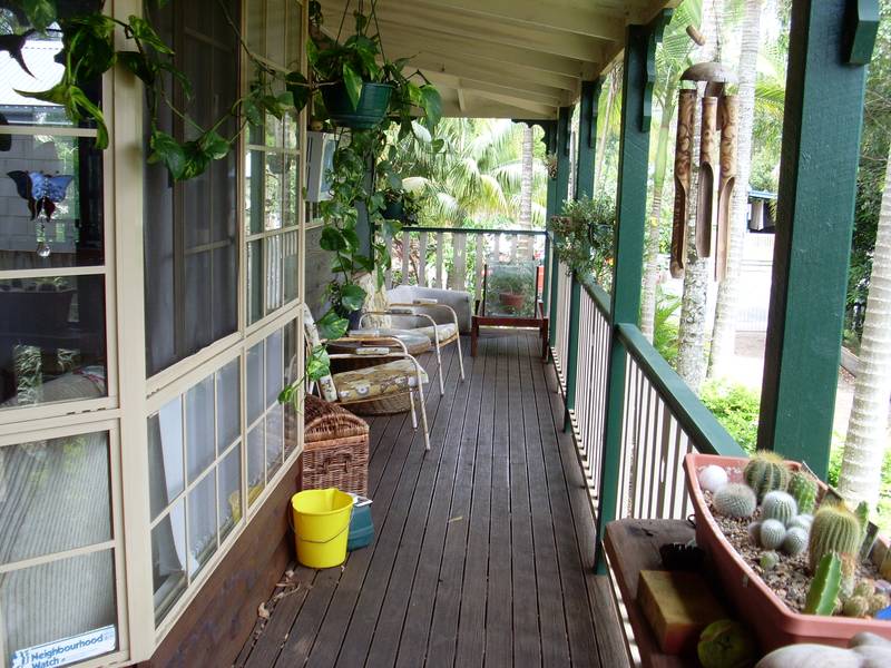 WITH BAY BREEZES. Picture 3