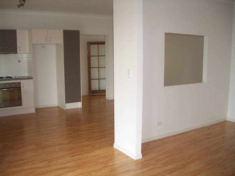 20 Fertile Acres - As New Home with Views Picture 3