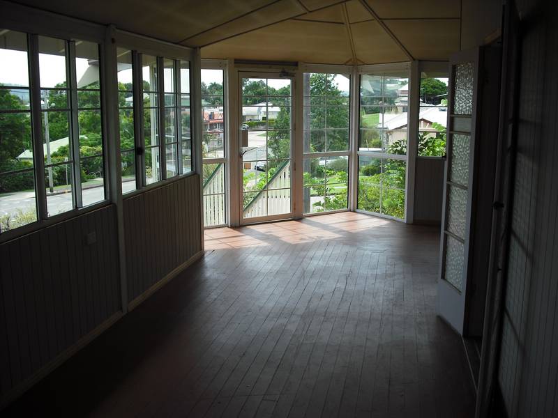 LARGE 3 BEDROOM HOME Picture LARGE 3 BEDROOM HOME Picture