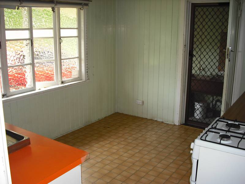 LARGE 3 BEDROOM HOME Picture LARGE 3 BEDROOM HOME Picture