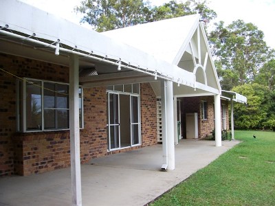 LARGE FAMILY HOME ON 1/2 ACRE Picture