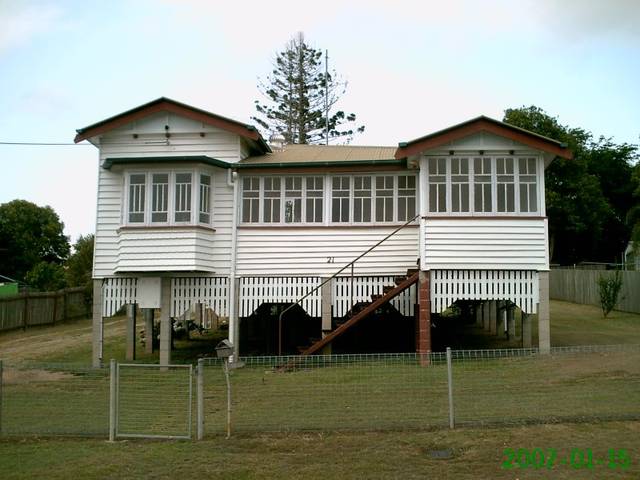 WELL MAINTAINED LARGE HOME Picture 1