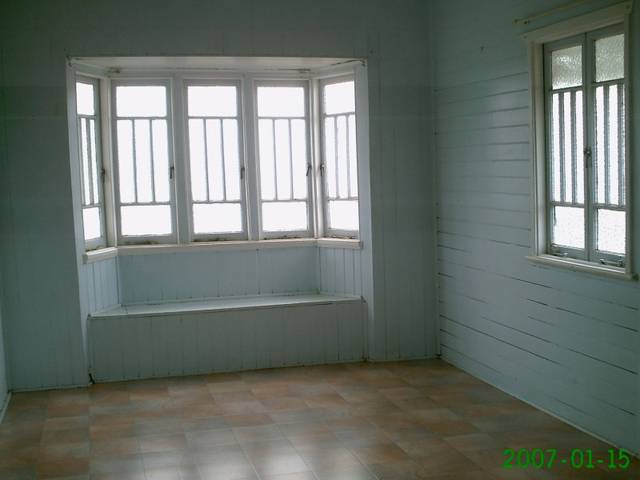 WELL MAINTAINED LARGE HOME Picture 2
