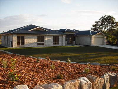 PRESTIGIOUS HOME WITH AMAZING VIEWS Picture