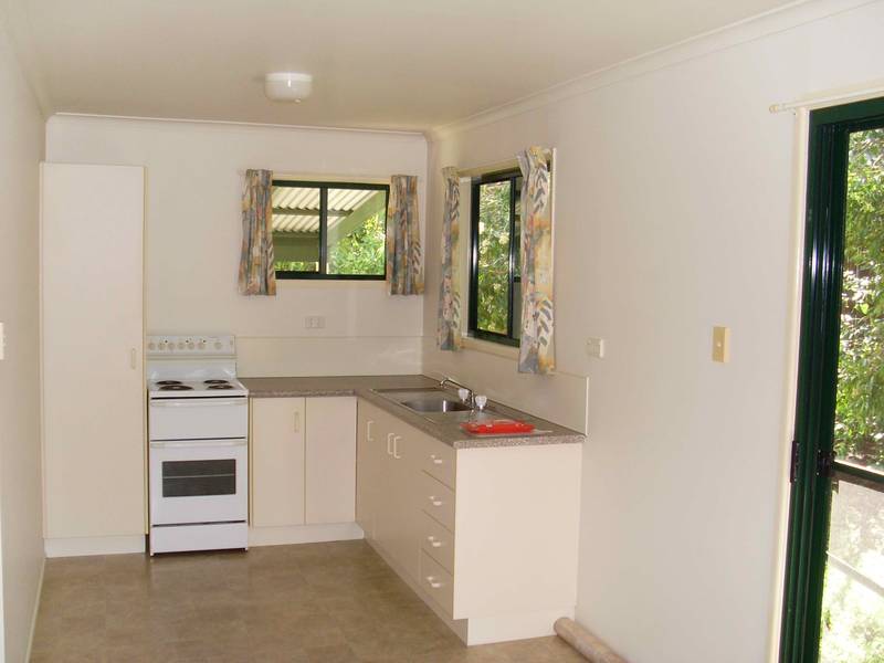 2 BEDROOM COTTAGE Picture 1