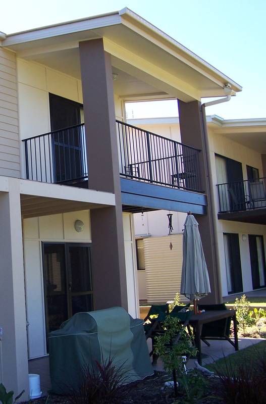 FULLY FURNISHED TOWNHOUSE Picture 3