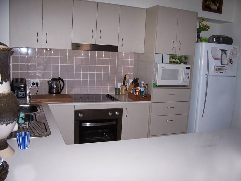 FULLY FURNISHED TOWNHOUSE Picture 2