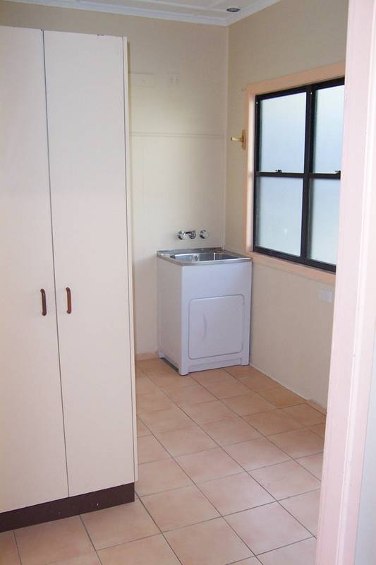 WALK TO MARY STREET Picture 3