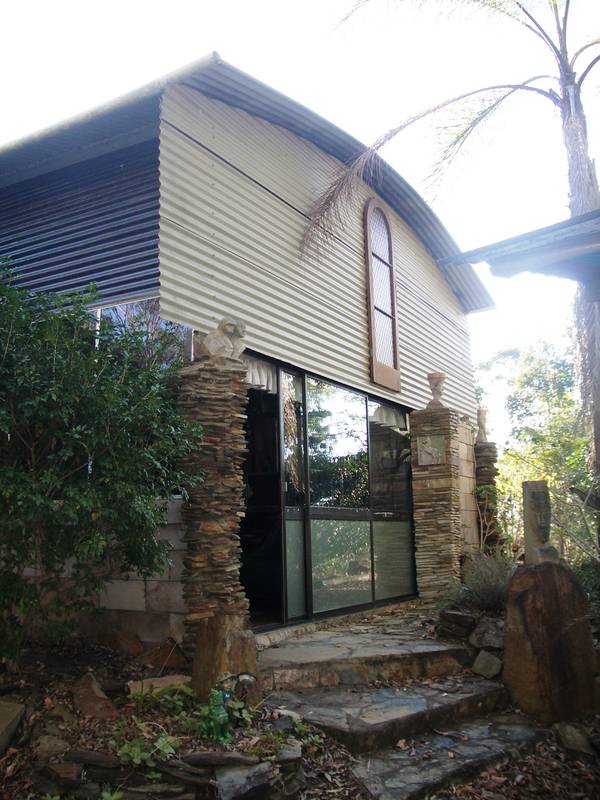 UNIQUE STONE HIDEAWAY Picture 1