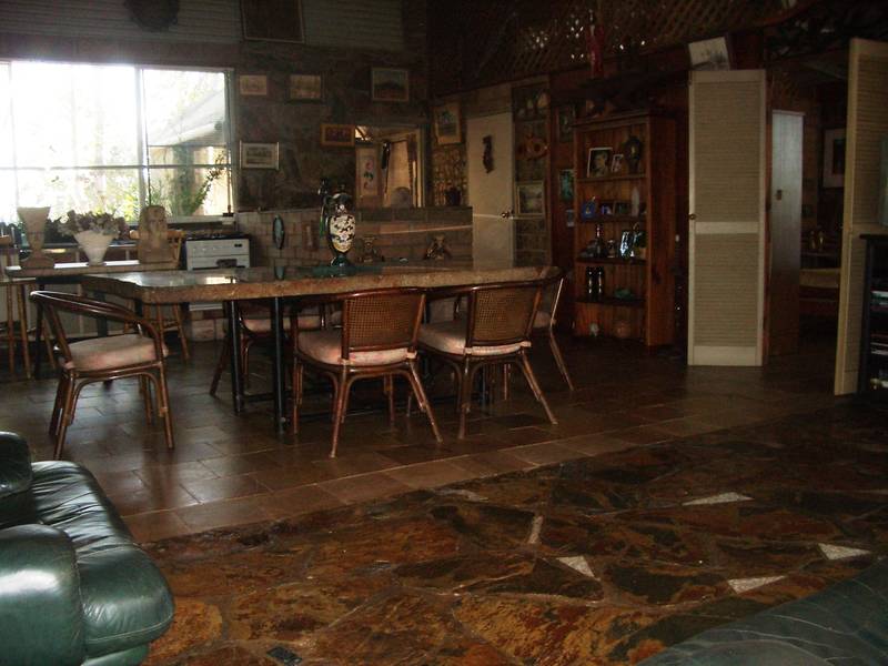 UNIQUE STONE HIDEAWAY Picture 2