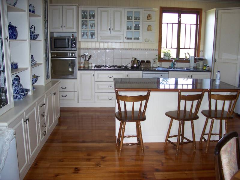 QUEENSLANDER WITH POOL Picture 2