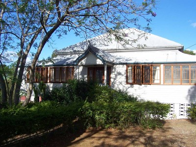 QUEENSLANDER WITH POOL Picture