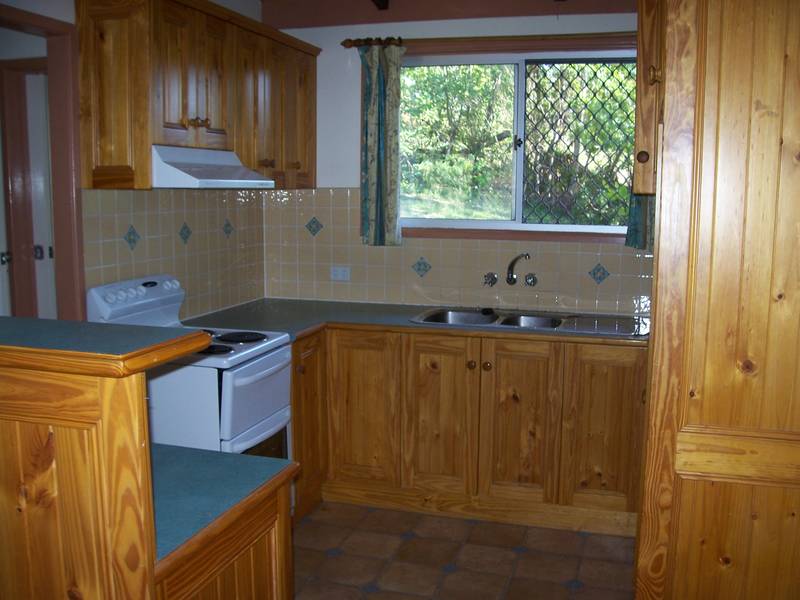 2 BEDROOM HOME WITH AIR CON Picture 2