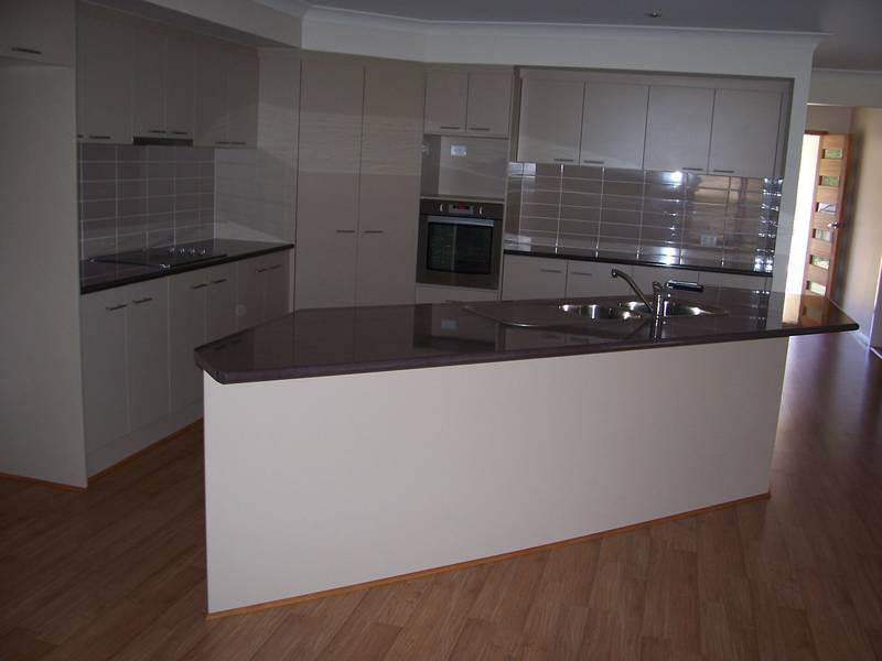 STYLISH 4 BEDROOM BRICK HOME Picture 2