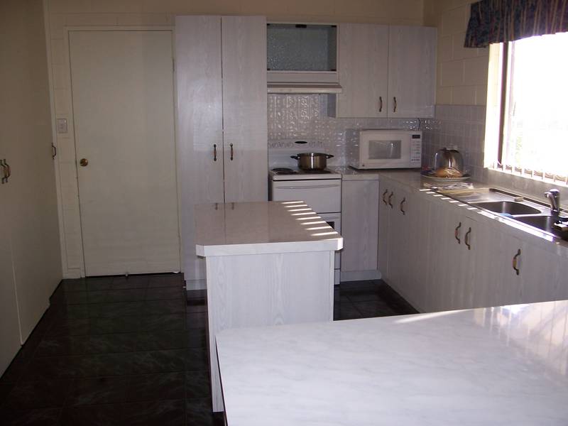 3 BEDROOM HOME ON 2.5 ACRES Picture 3