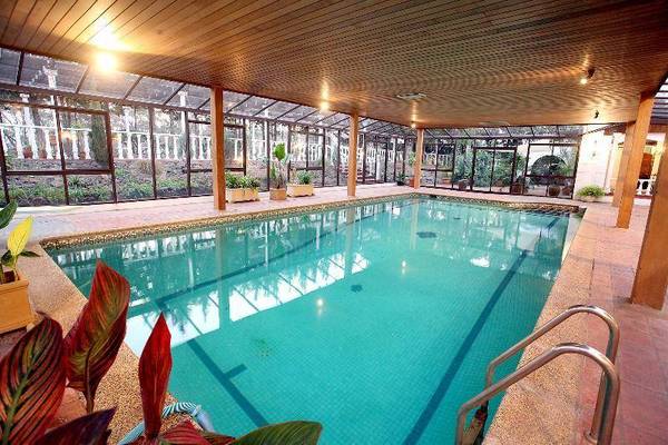 PRESTIGIOUS COUNTRY MANSION WITH DELIGHTFUL VIEWS, OVERLOOKING 26.5 ACRES Picture 2