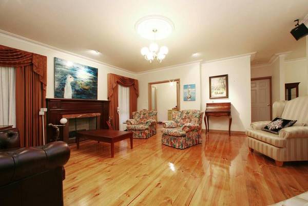 Classic Colonial On Over 1/3 Acre Picture Classic Colonial On Over 1/3 Acre Picture