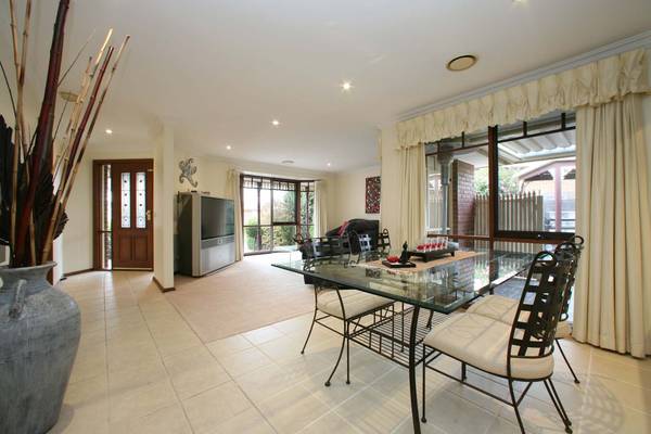 The Entertainer Picture 3