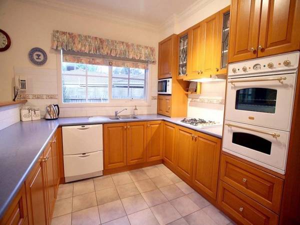 IMPRESSIVE FAMILY HOME IN SOUGHT AFTER LOCATION Picture 2