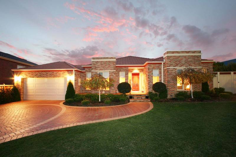 'Carringtons' Finest On 1/3 Acre Picture 1