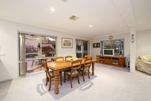 Generous Home on 844sqm Picture 3
