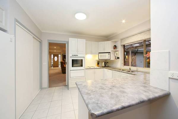 Generous Home on 844sqm Picture 2