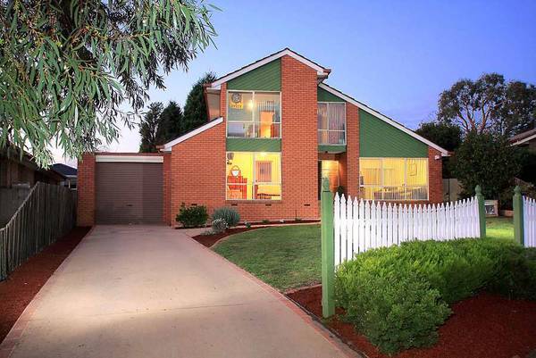 Commanding Home - Convenient Location Picture 1