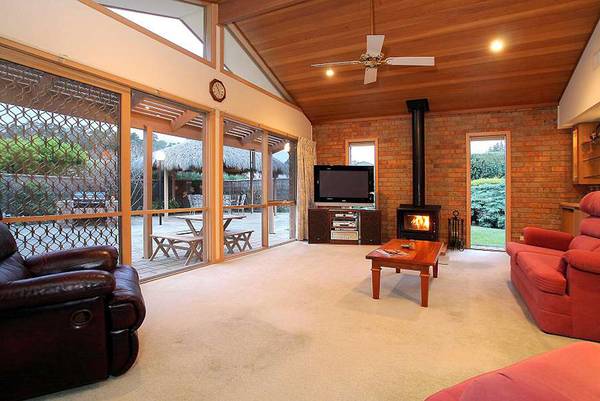 An Absolute Gem on ½ Acre Picture An Absolute Gem on ½ Acre Picture