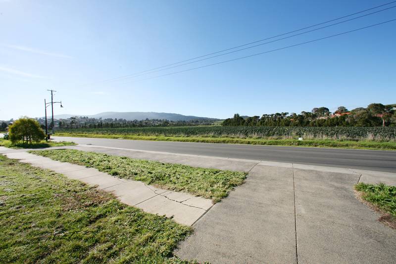 Land - Sovereign Crest Picture Land - Sovereign Crest Picture