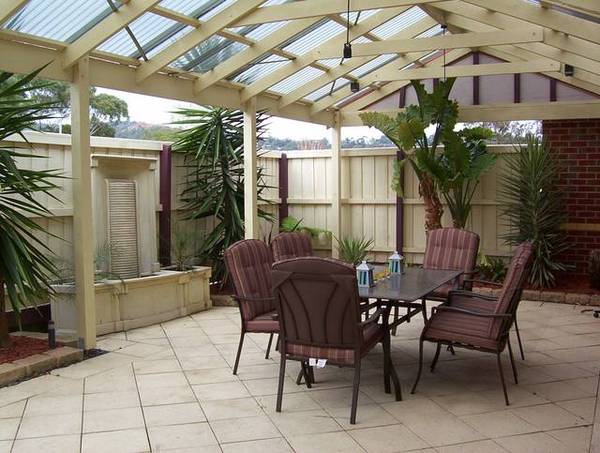 SPACIOUS 2 STOREY FAMILY HOME WITH FANTASTIC OUTDOOR ENTERTAINING AREA Picture 3