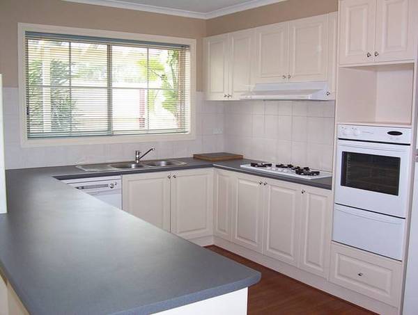 SPACIOUS 2 STOREY FAMILY HOME WITH FANTASTIC OUTDOOR ENTERTAINING AREA Picture 2