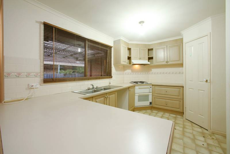 Mortgagee Auction - Lakewood Estate Living Picture 3