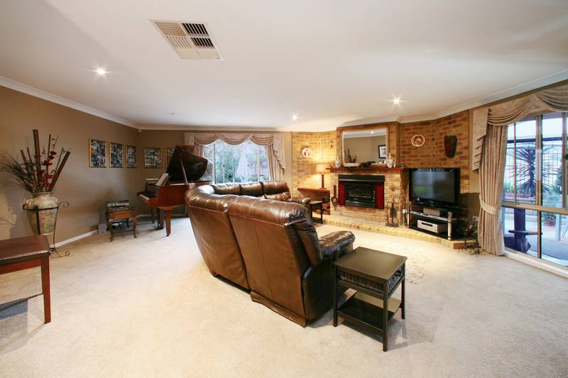 Beautiful Home - Exquisite Views Picture 3