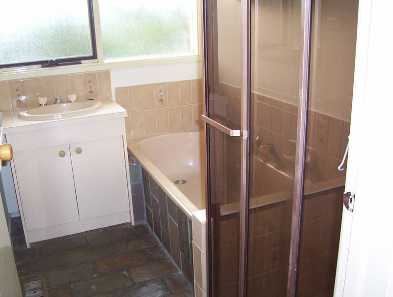 AFFORDABLE LITTLE GEM! Picture 3