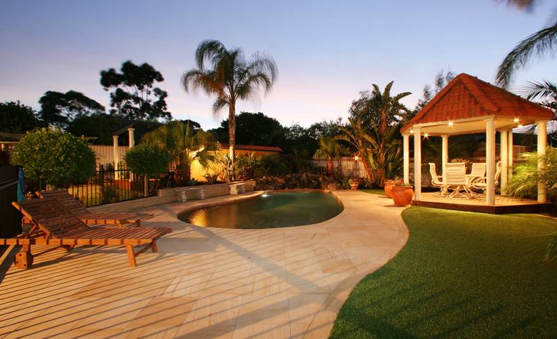 Paradise on Near 1/4 Acre Picture 2