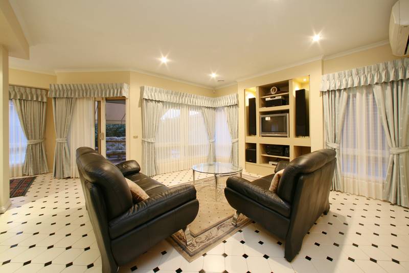 Stunning Home in Premium Location Picture 3