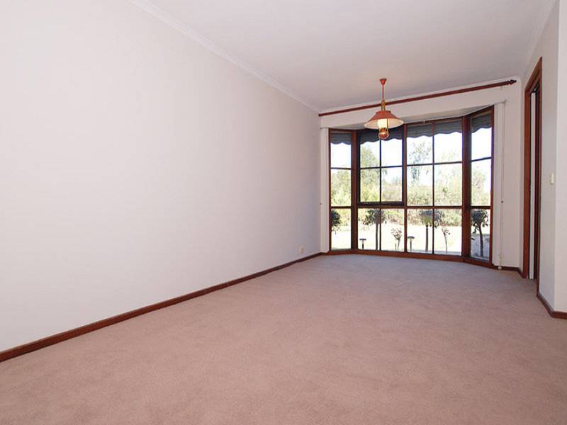 Colonial Style Ex-Display Home Picture 3