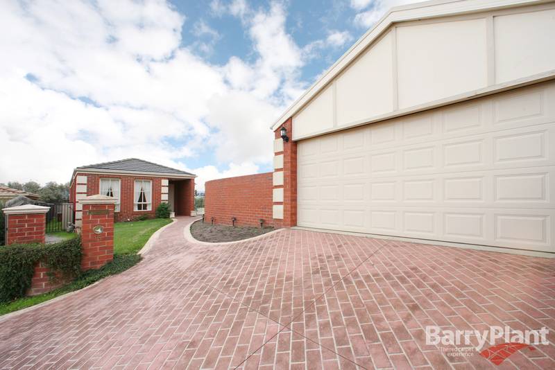 Light and Private With Stunning Views Picture 1