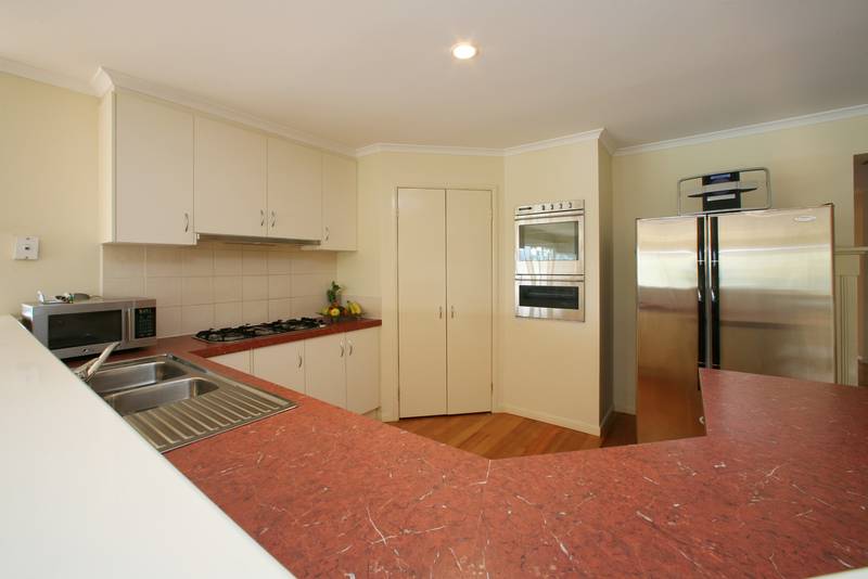 Light and Private With Stunning Views Picture 2