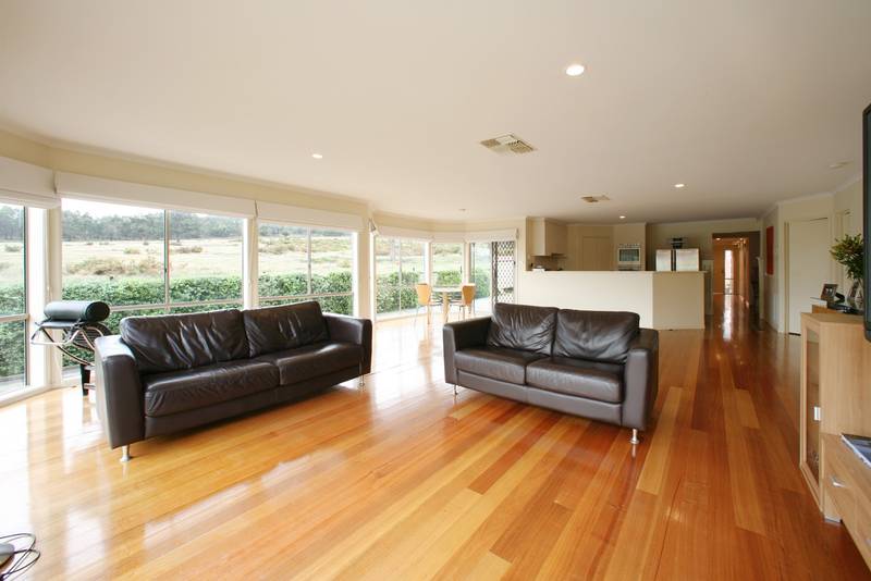 Light and Private With Stunning Views Picture 3