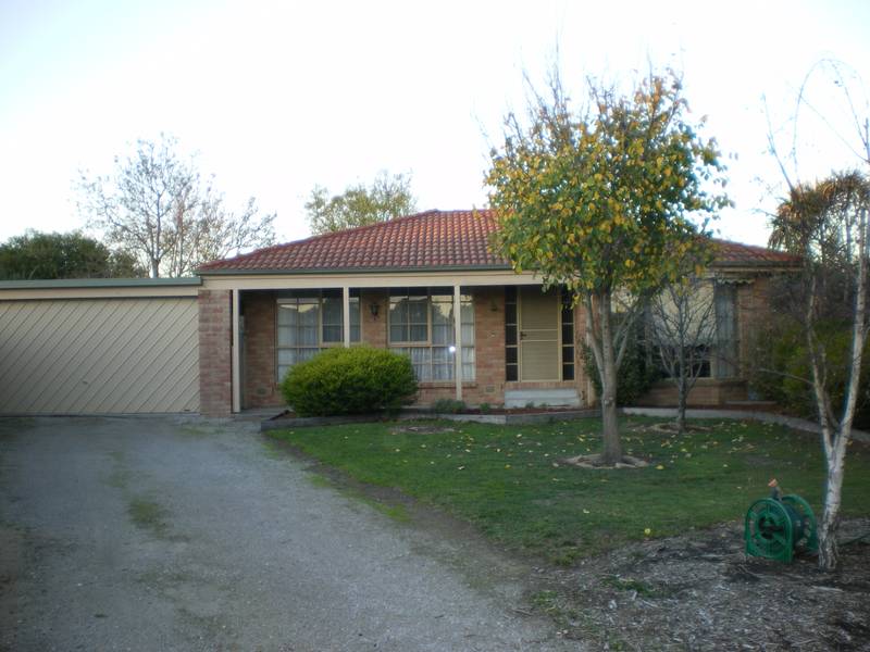 APPEALING & WELL PRESENTED HOME IN GREAT LOCATION Picture 1